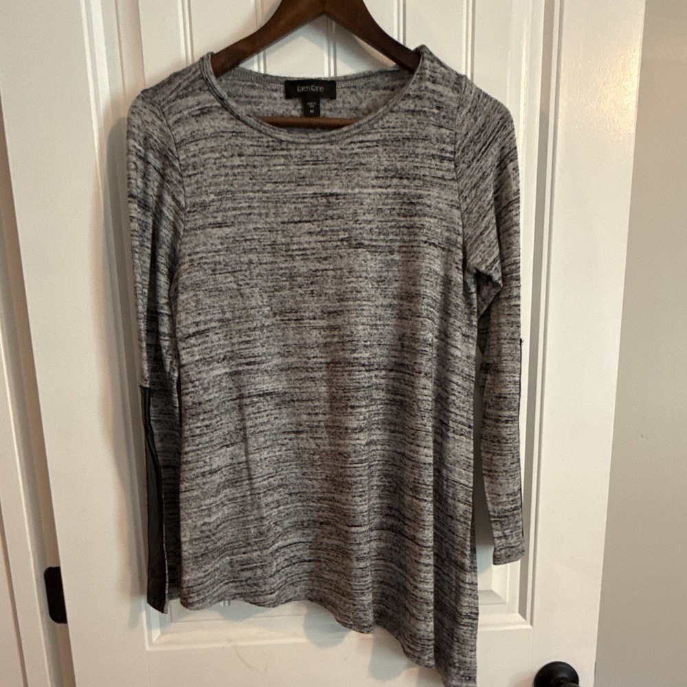 Karen Kane Women's Heathered Gray/Black Knit Round Neck Top Long Sleeve M